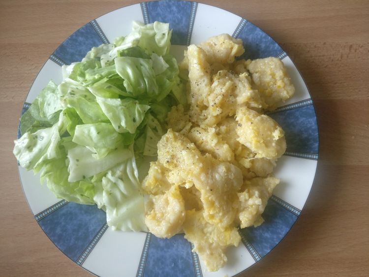 Eiernockerl mit Blattsalat